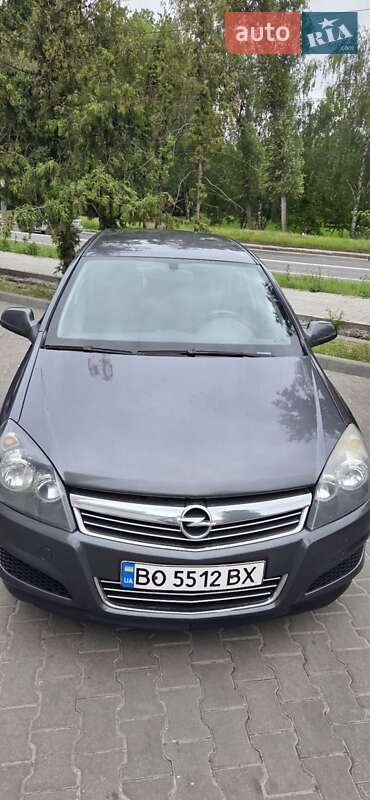 Універсал Opel Astra 2011 в Тернополі
