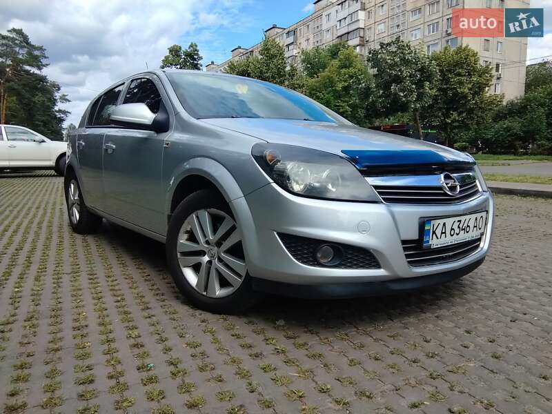 Opel Astra 2011
