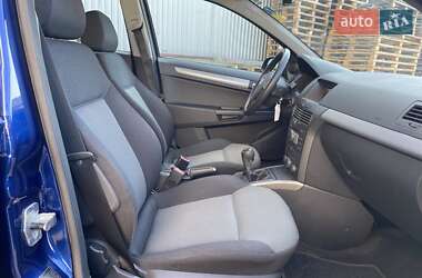 Хэтчбек Opel Astra 2006 в 