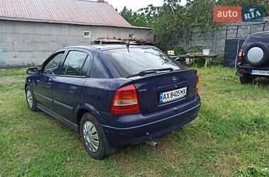 Хэтчбек Opel Astra 2004 в 