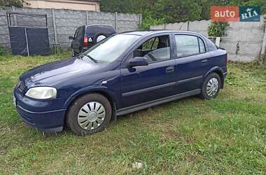 Хэтчбек Opel Astra 2004 в 