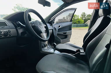 Хэтчбек Opel Astra 2006 в 