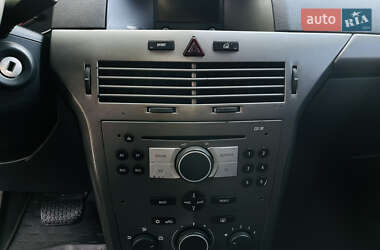 Хэтчбек Opel Astra 2006 в 
