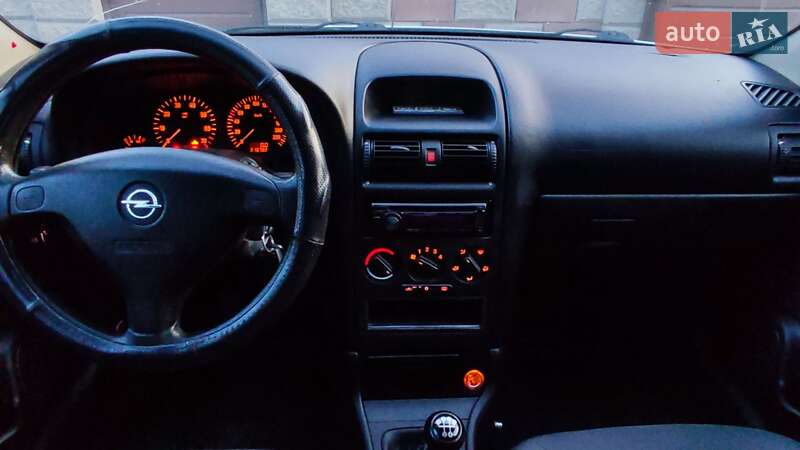 Седан Opel Astra 2004 в Рівному