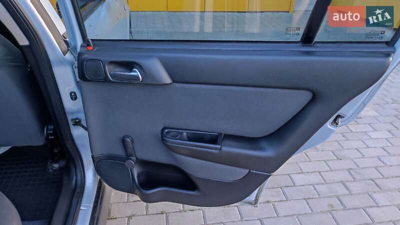 Седан Opel Astra 2004 в Рівному