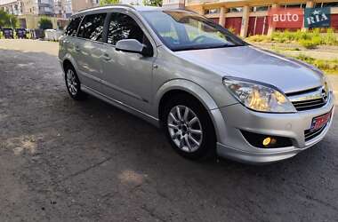 Универсал Opel Astra 2010 в Полтаве
