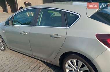 Хэтчбек Opel Astra 2010 в 