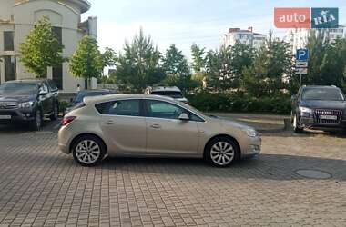 Хэтчбек Opel Astra 2010 в 