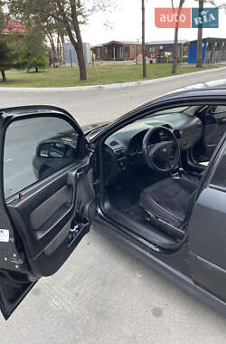 Седан Opel Astra 2006 в 