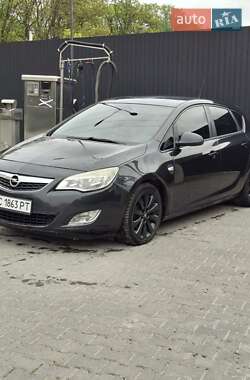 Хэтчбек Opel Astra 2011 в Львове