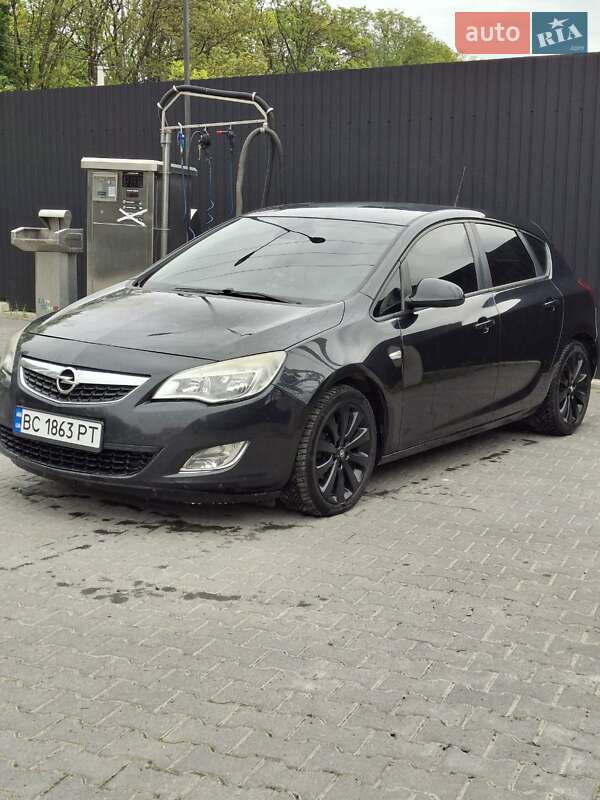 Opel Astra 2011
