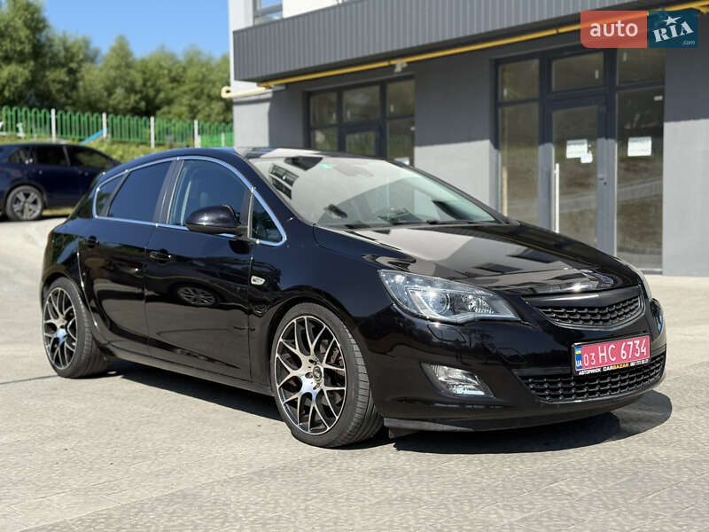 Opel Astra 2011