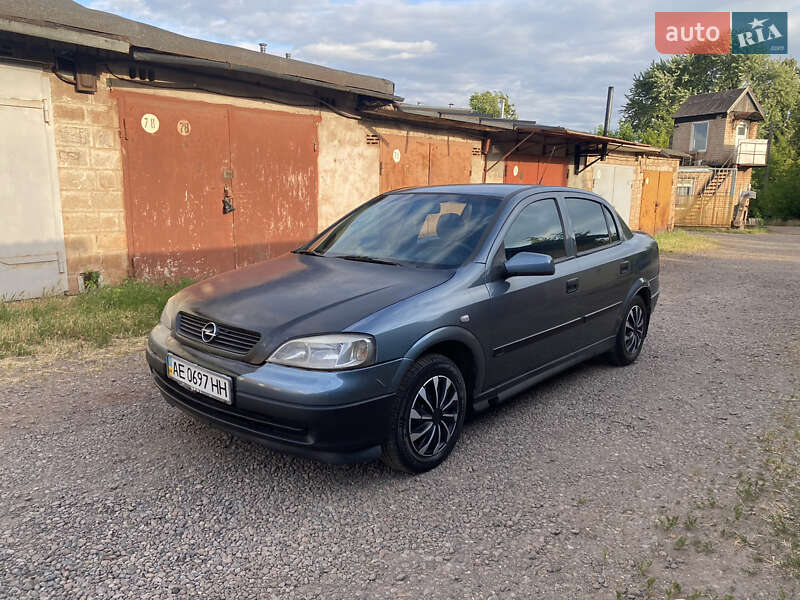 Хэтчбек Opel Astra 1999 в 