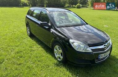 Универсал Opel Astra 2008 в Остроге