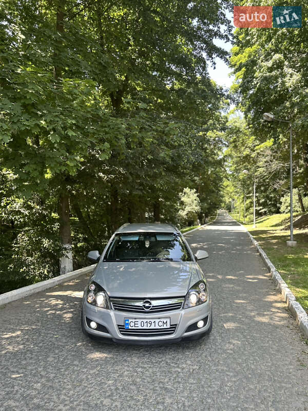 Универсал Opel Astra 2010 в 