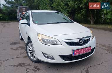 Универсал Opel Astra 2012 в Стрые