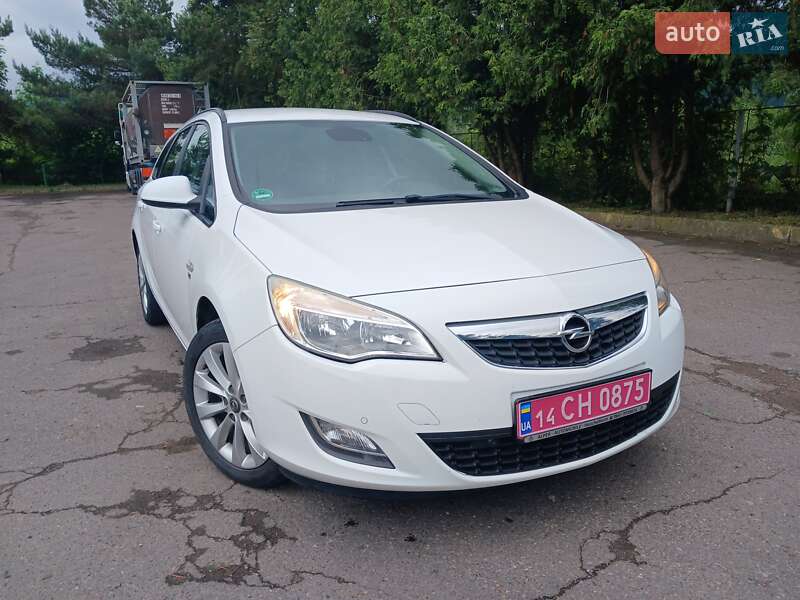Универсал Opel Astra 2012 в Стрые