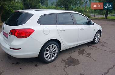 Универсал Opel Astra 2012 в Стрые