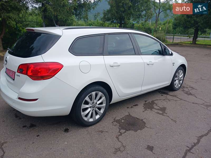 Универсал Opel Astra 2012 в Стрые