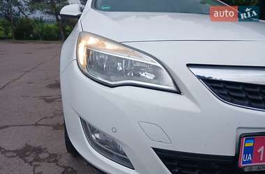 Универсал Opel Astra 2012 в Стрые