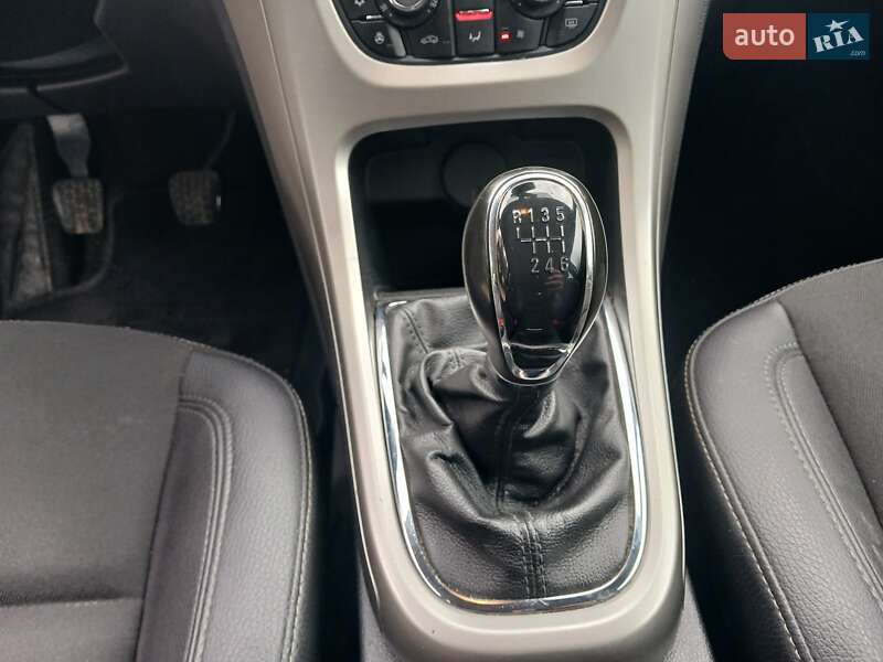 Универсал Opel Astra 2012 в Стрые