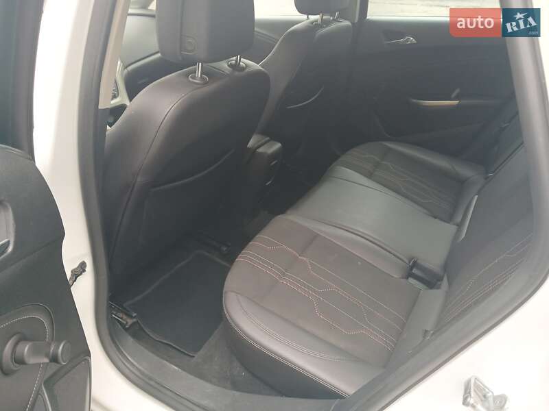 Универсал Opel Astra 2012 в Стрые