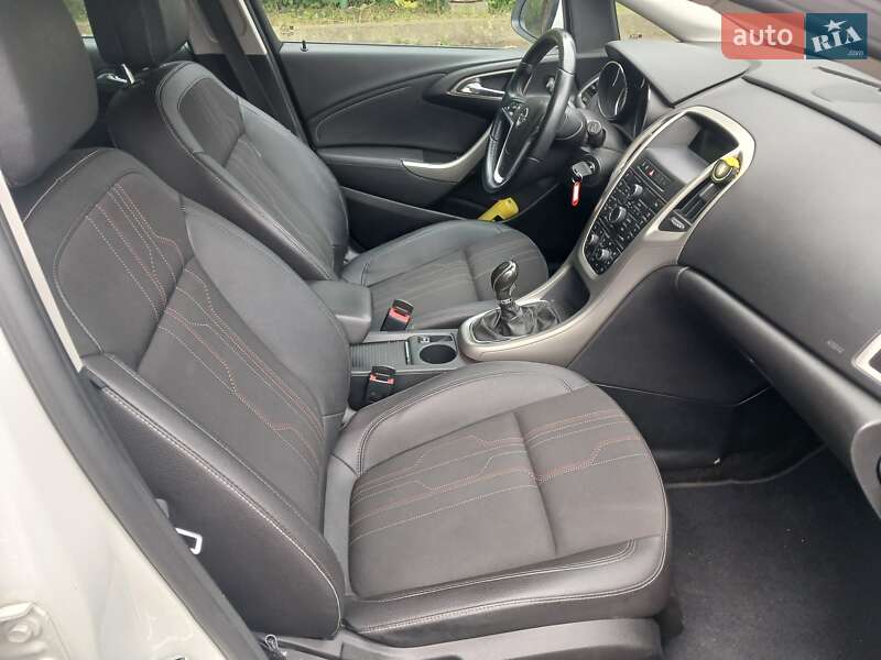 Универсал Opel Astra 2012 в Стрые