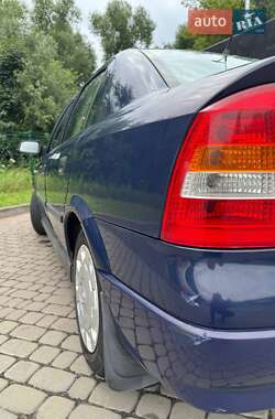 Седан Opel Astra 2006 в 