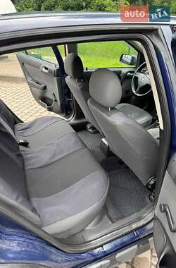 Седан Opel Astra 2006 в 