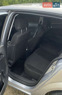 Хэтчбек Opel Astra 2005 в 