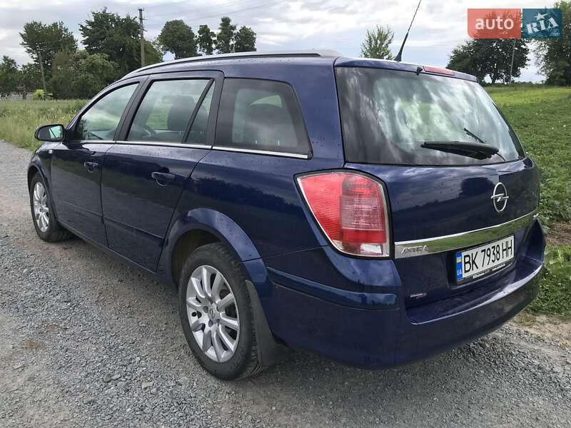 Универсал Opel Astra 2004 в Млинове