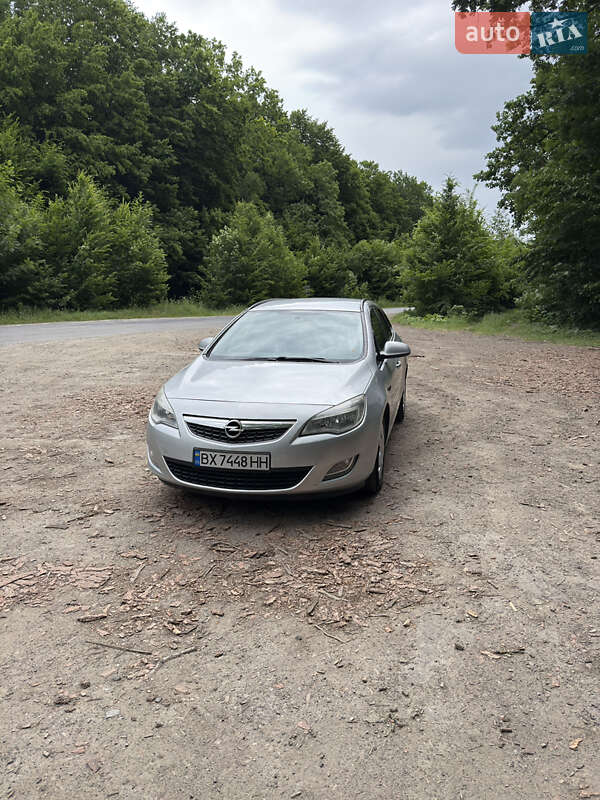 Opel Astra 2011