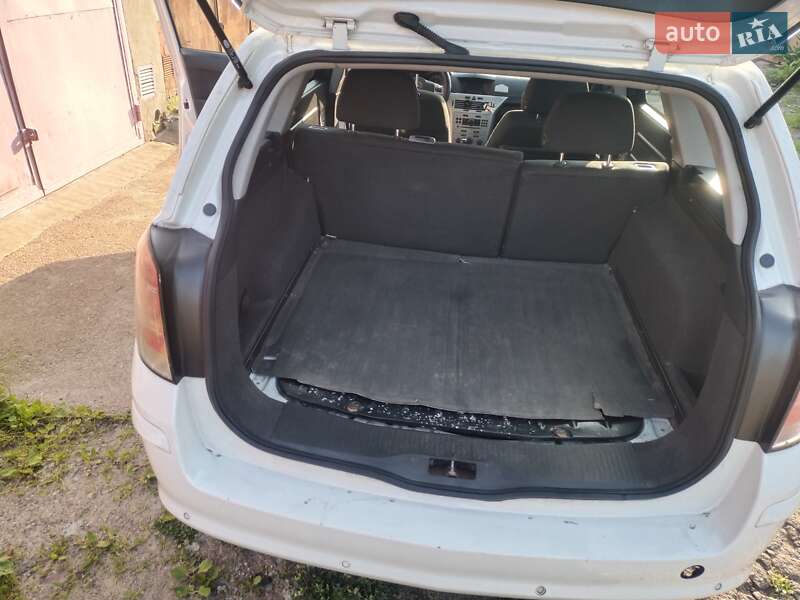 Універсал Opel Astra 2010 в Чернігові