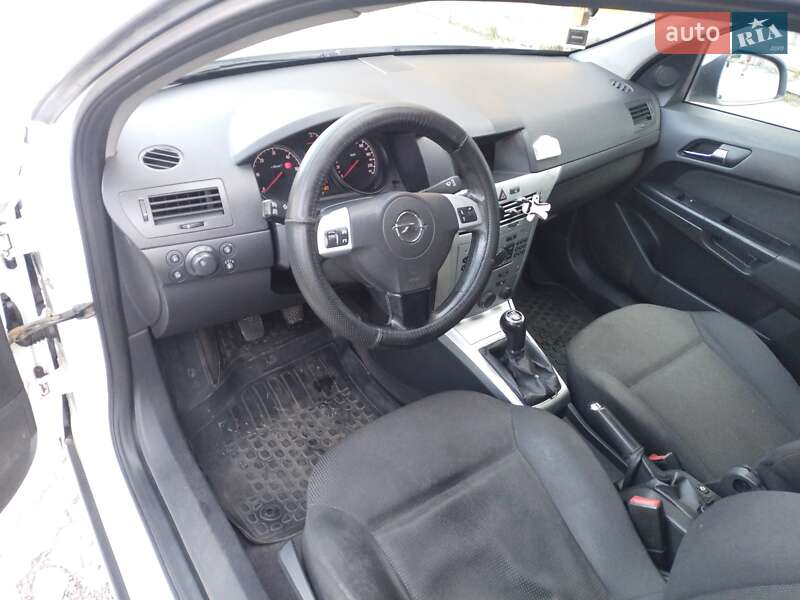 Універсал Opel Astra 2010 в Чернігові