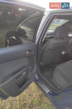 Хэтчбек Opel Astra 2006 в 