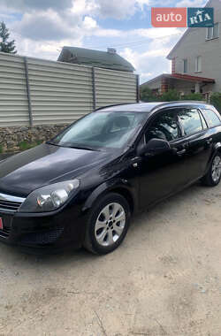 Универсал Opel Astra 2010 в Житомире