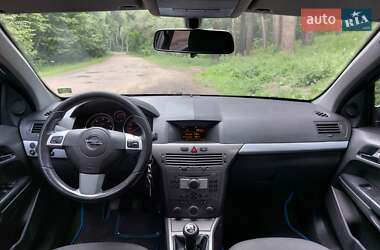 Хэтчбек Opel Astra 2006 в 