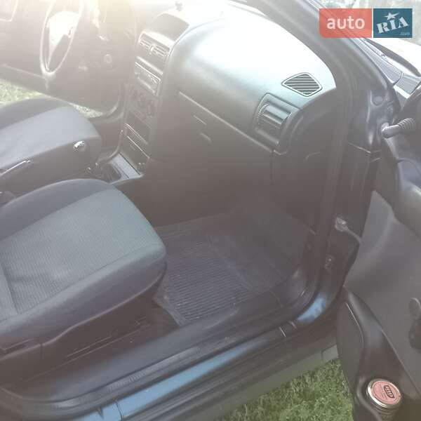 Седан Opel Astra 2005 в Чернівцях