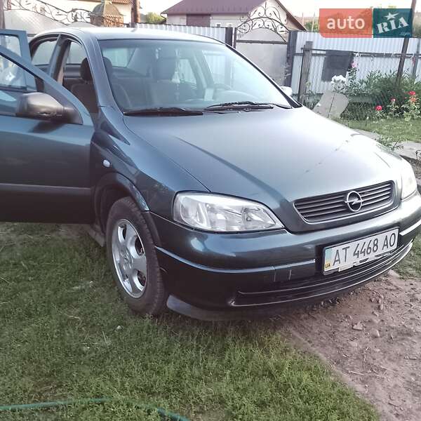 Седан Opel Astra 2005 в Чернівцях