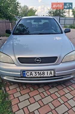 Седан Opel Astra 2004 в Шполе