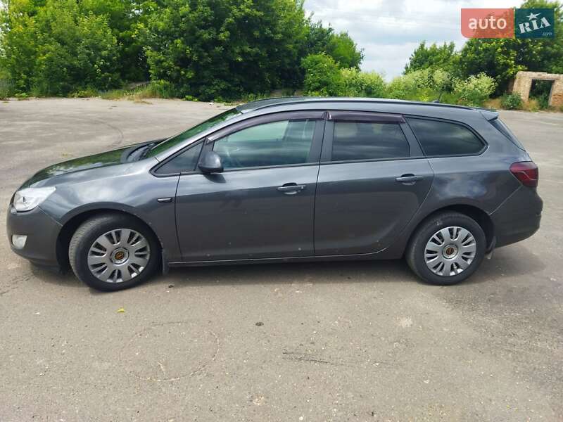 Универсал Opel Astra 2011 в Хмельнике