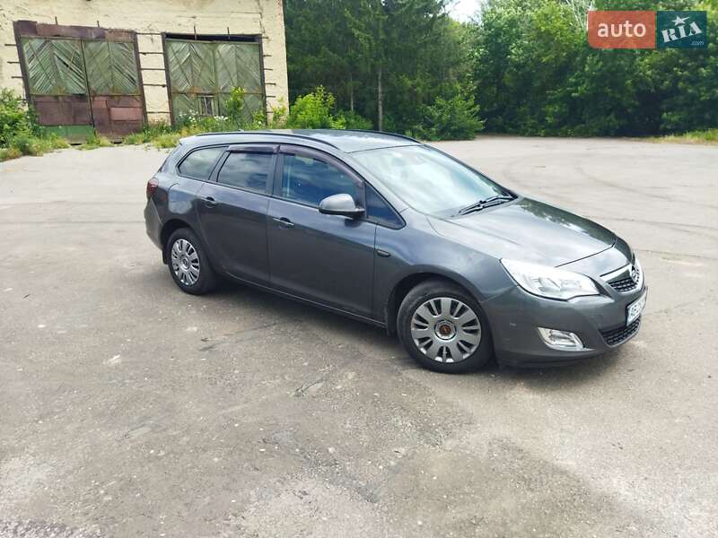 Универсал Opel Astra 2011 в Хмельнике