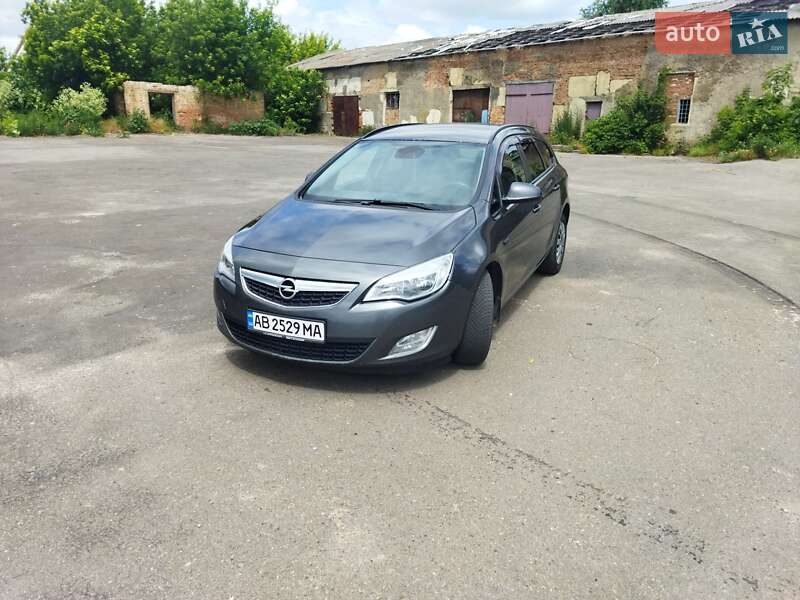 Универсал Opel Astra 2011 в Хмельнике
