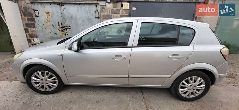 Хэтчбек Opel Astra 2005 в Днепре