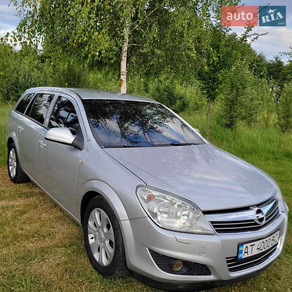 Універсал Opel Astra 2009 в Калуші