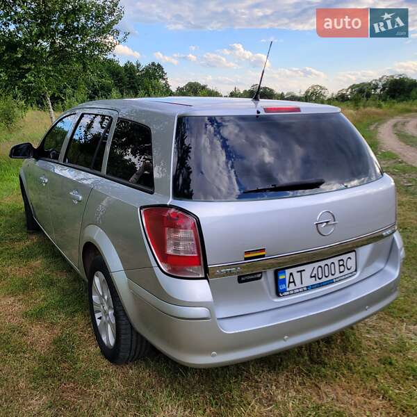 Універсал Opel Astra 2009 в Калуші