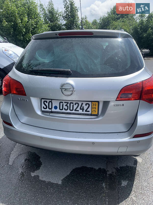 Универсал Opel Astra 2011 в Киеве