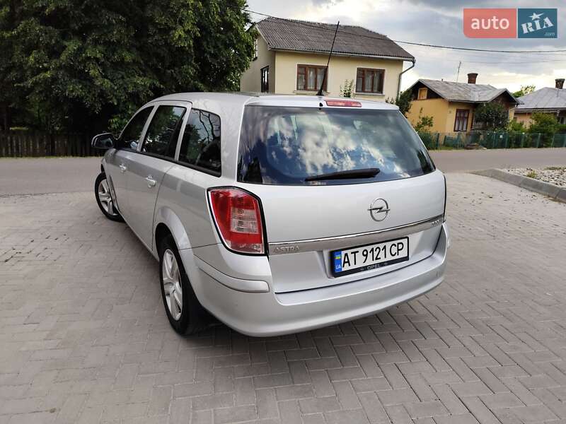 Универсал Opel Astra 2009 в Калуше