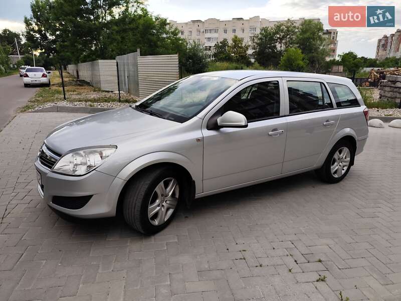 Универсал Opel Astra 2009 в Калуше