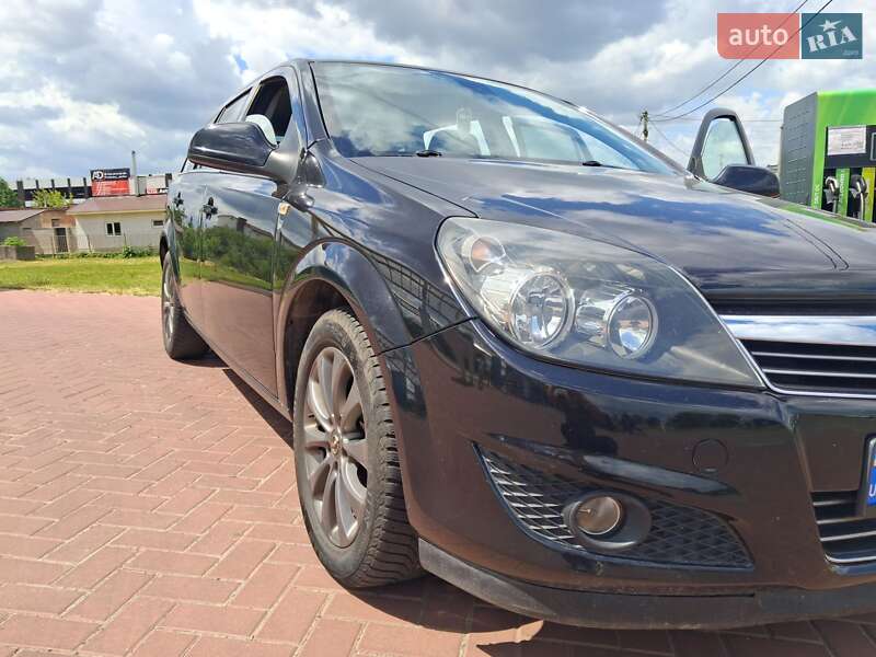Универсал Opel Astra 2010 в 